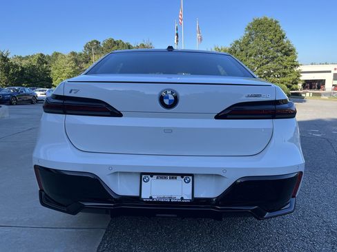 Used 2025 BMW i7 eDrive50 w/ M Sport Package image 7