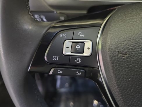 Used 2020 Volkswagen Tiguan SEL image 18