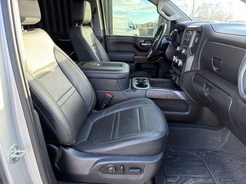 Used 2021 GMC Sierra 3500 Denali w/ Denali Ultimate Package image 16
