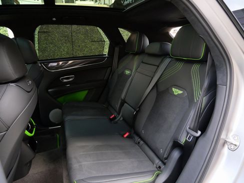 New 2025 Bentley Bentayga image 24