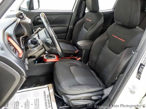 Used 2019 Jeep Renegade Trailhawk w/ Cold Weather Group II AWD/4WD image 13