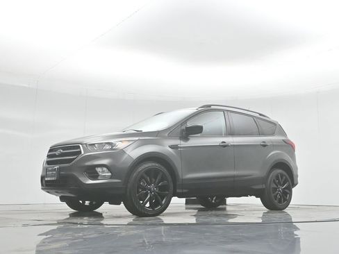 Used 2019 Ford Escape SE image 45