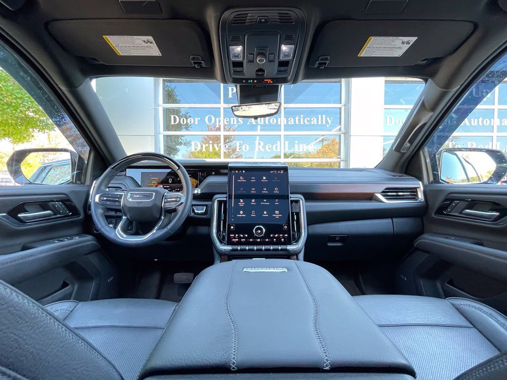 Used 2025 GMC Yukon XL Denali w/ Advanced Technology Package AWD/4WD image 32