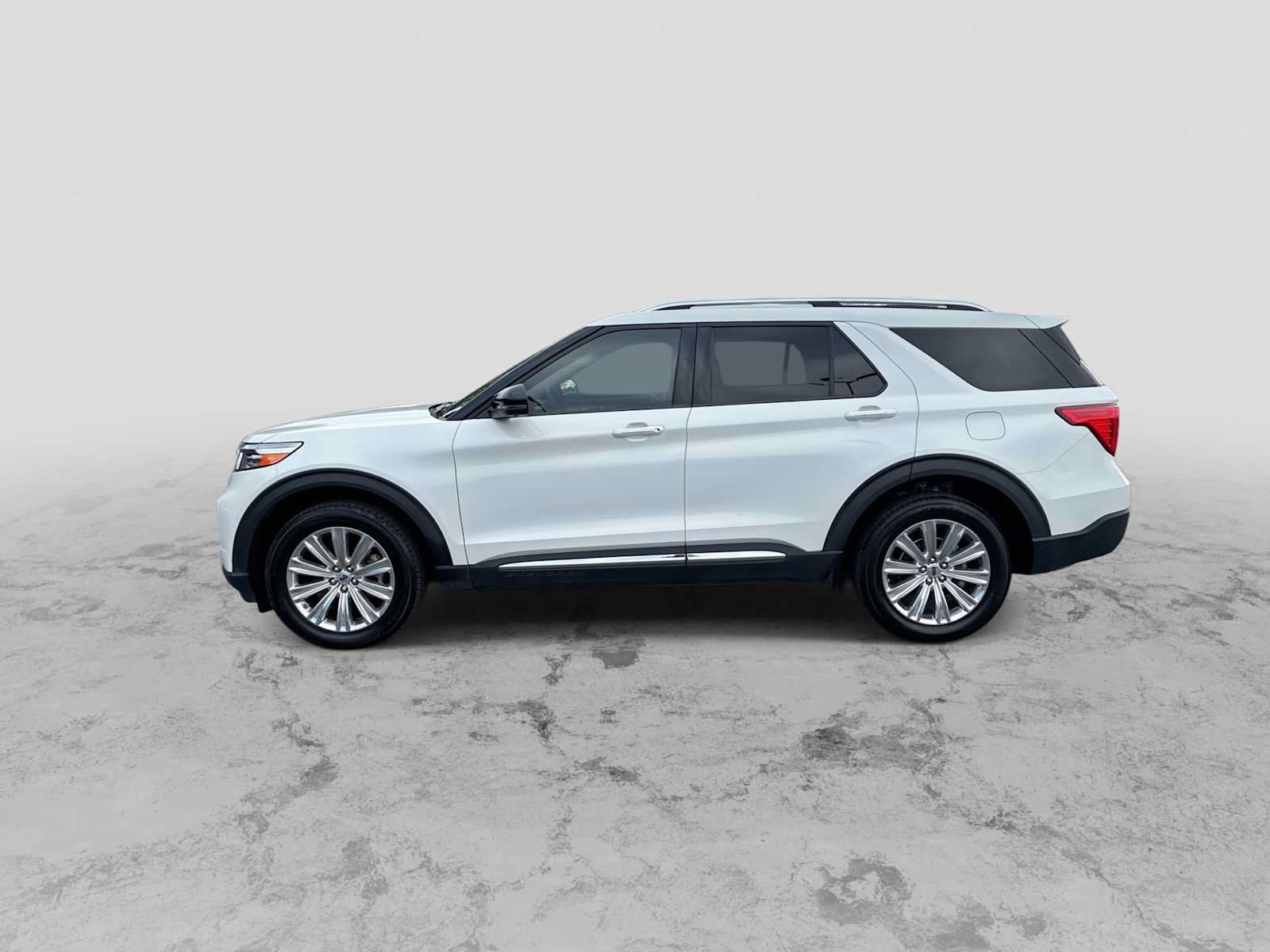 Used 2021 Ford Explorer Limited w/ Equipment Group 301A AWD/4WD image 5