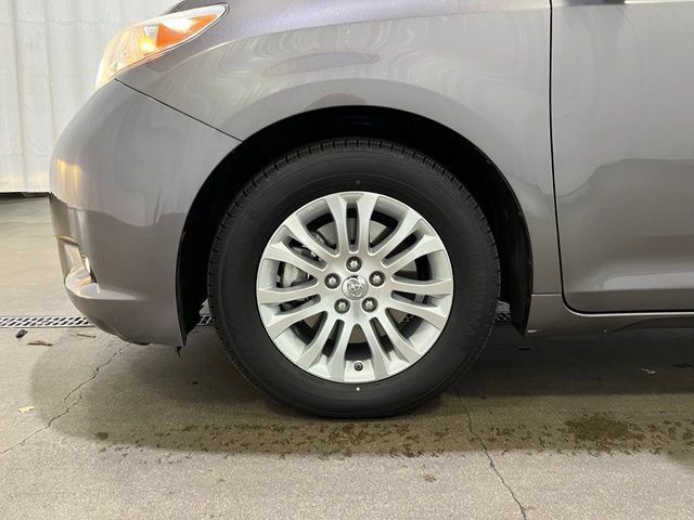 Certified 2017 Toyota Sienna XLE w/ XLE Navigation Package FWD image 27