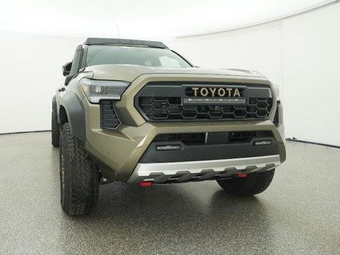 New 2025 Toyota Tacoma Trailhunter image 32