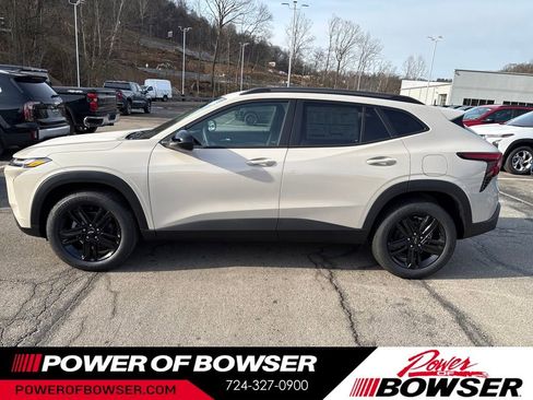 New 2026 Chevrolet Trax ACTIV w/ Sunroof Package FWD image 2