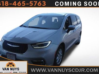 Used 2023 Chrysler Pacifica Touring-L