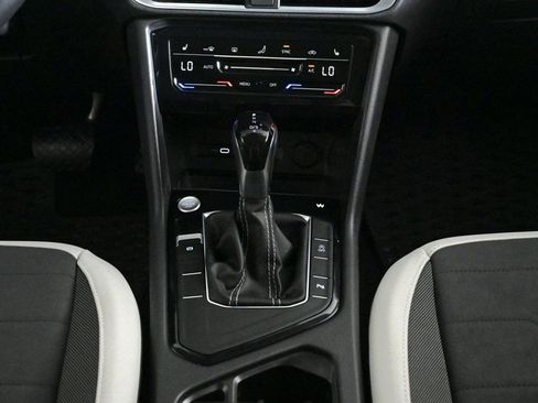 Used 2025 Volkswagen Taos SE image 14