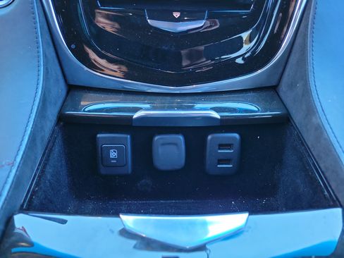 Used 2018 Cadillac Escalade ESV Platinum AWD/4WD image 27
