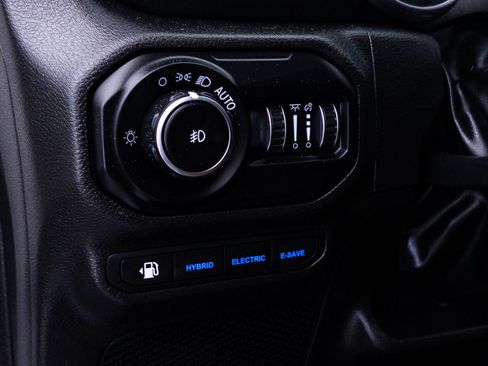 Used 2022 Jeep Wrangler Unlimited Sahara AWD/4WD image 9