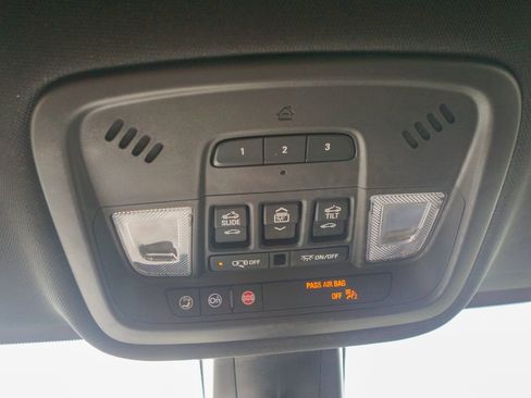 Used 2023 Chevrolet Traverse Premier w/ Redline Edition image 32