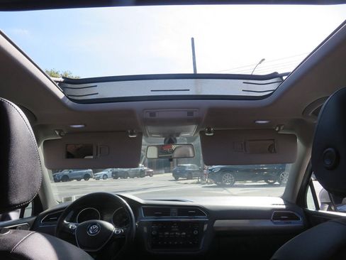 Used 2019 Volkswagen Tiguan SE w/ Panoramic Sunroof Package AWD/4WD image 13