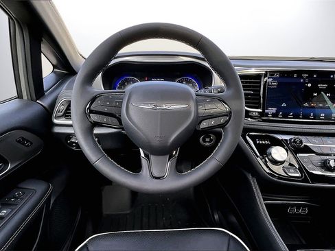 Used 2023 Chrysler Pacifica Limited w/ S Appearance Package image 10