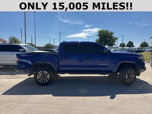 Used 2022 Toyota Tacoma TRD Sport w/ Technology Package image 2