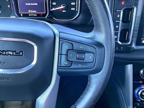 Used 2021 GMC Yukon Denali w/ Denali Premium Package AWD/4WD image 19