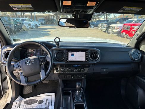 Used 2021 Toyota Tacoma TRD Off-Road image 13
