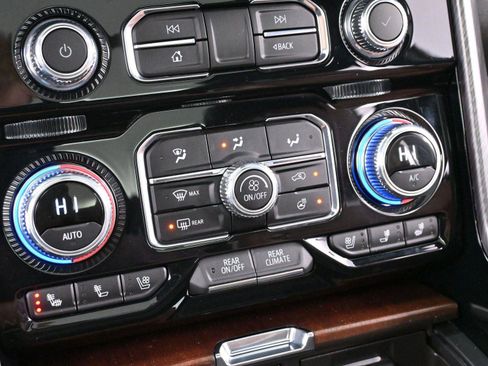 Used 2024 GMC Yukon Denali Ultimate image 22