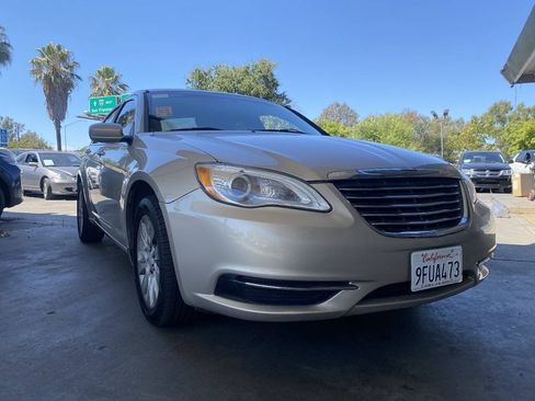 Used 2014 Chrysler 200 LX FWD image 3