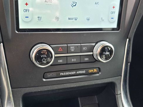 Used 2024 Ford Edge Titanium image 33