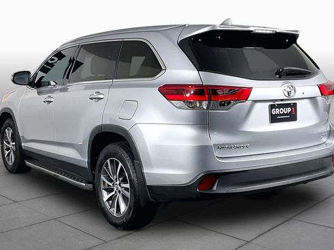 Used 2019 Toyota Highlander XLE FWD image 12