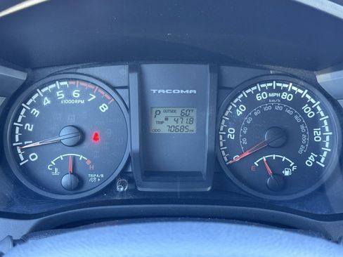 Used 2017 Toyota Tacoma SR image 11