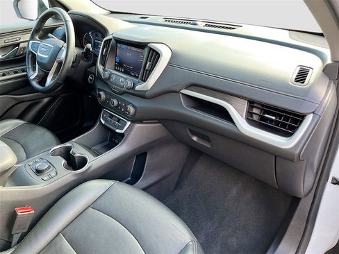 Used 2024 GMC Terrain SLT image 27