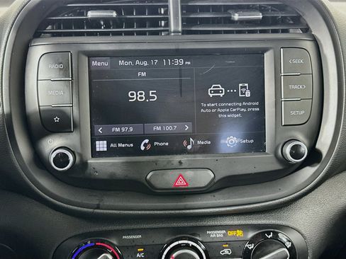 Used 2025 Kia Soul LX w/ LX Technology Package FWD image 21