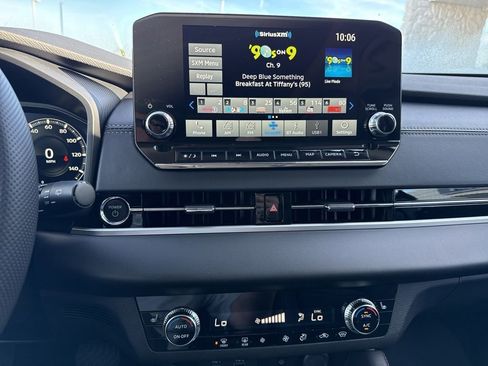 New 2025 Mitsubishi Outlander SE image 16