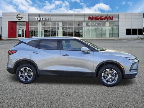 Used 2025 Chevrolet Blazer LT AWD/4WD image 3