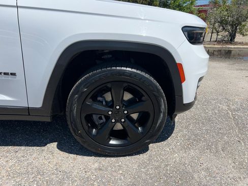 Used 2021 Jeep Grand Cherokee L Laredo AWD/4WD image 25