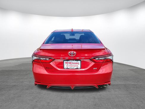 Used 2022 Toyota Camry SE w/ Convenience Package FWD image 6