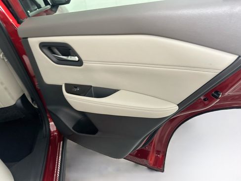 Used 2023 Nissan Rogue SL AWD/4WD image 30