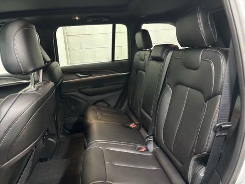 New 2025 Jeep Grand Cherokee Limited AWD/4WD image 37