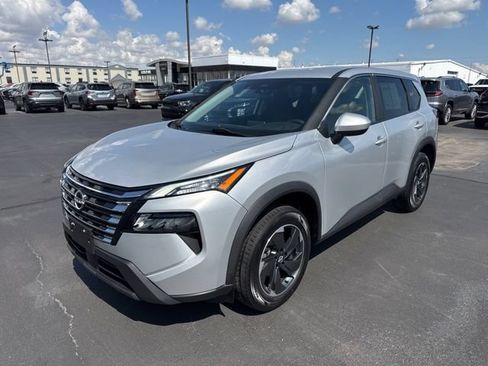 Used 2024 Nissan Rogue SV AWD/4WD image 9