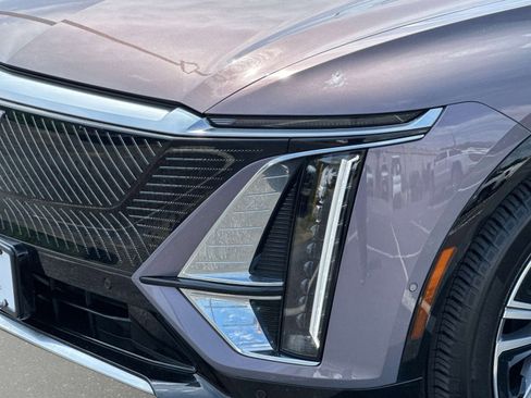 Certified 2024 Cadillac Lyriq Luxury AWD/4WD image 27