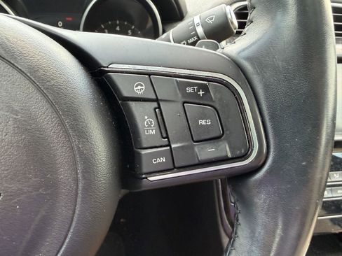 Used 2017 Jaguar XE Premium RWD image 10