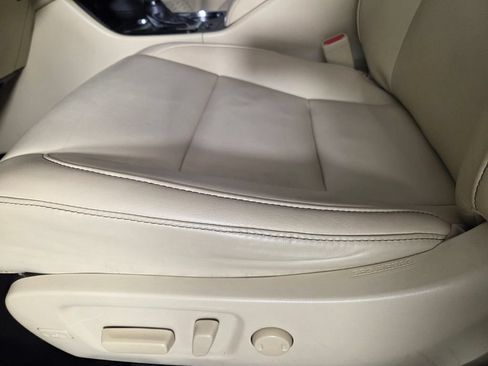 Used 2019 Toyota Highlander XLE FWD image 11