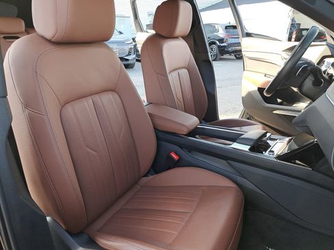 Used 2024 Audi Q8 e-tron Premium Plus w/ Premium Plus Package image 10