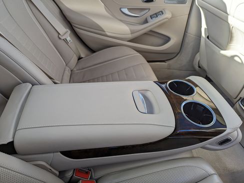 Used 2017 Mercedes-Benz S 550 4MATIC Sedan image 38