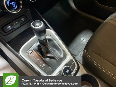 Used 2025 Hyundai Venue SEL image 23