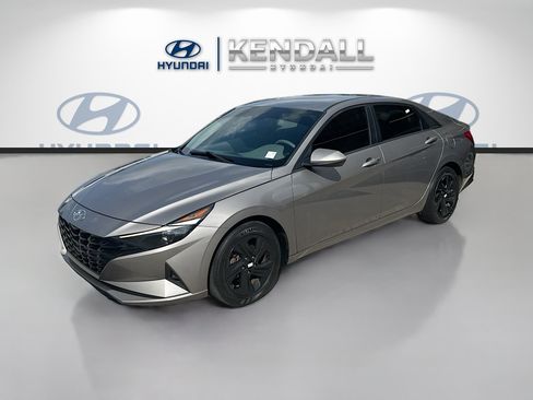 Used 2021 Hyundai Elantra SEL FWD image 3