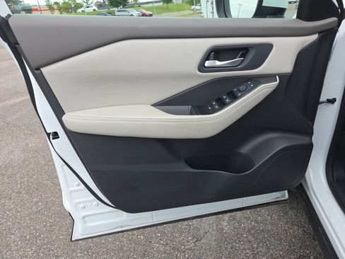 Used 2024 Nissan Rogue SV FWD image 18