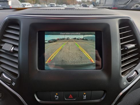 Used 2021 Jeep Cherokee Latitude Plus image 15