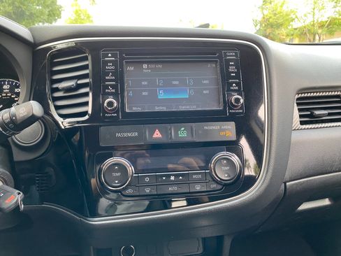 Used 2017 Mitsubishi Outlander ES image 71