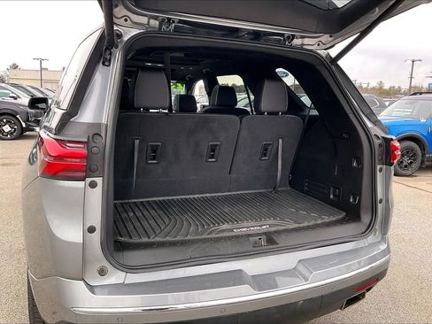 Used 2023 Chevrolet Traverse Premier image 37