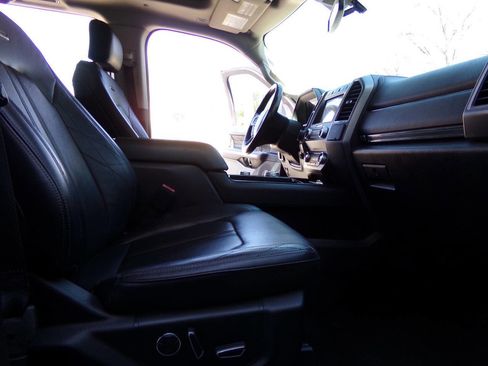 Used 2019 Ford Expedition Platinum image 25