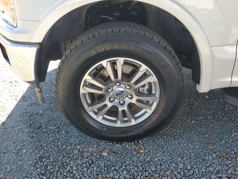 Used 2019 Ford F150 Lariat image 5