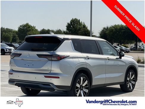Used 2025 Mitsubishi Outlander SE FWD image 4