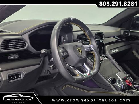 Used 2022 Lamborghini Urus AWD/4WD image 35